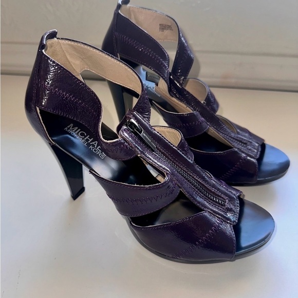 Michael Kors Purple Patent Leather Strappy Heels - Size 7.5 - Picture 3 of 10